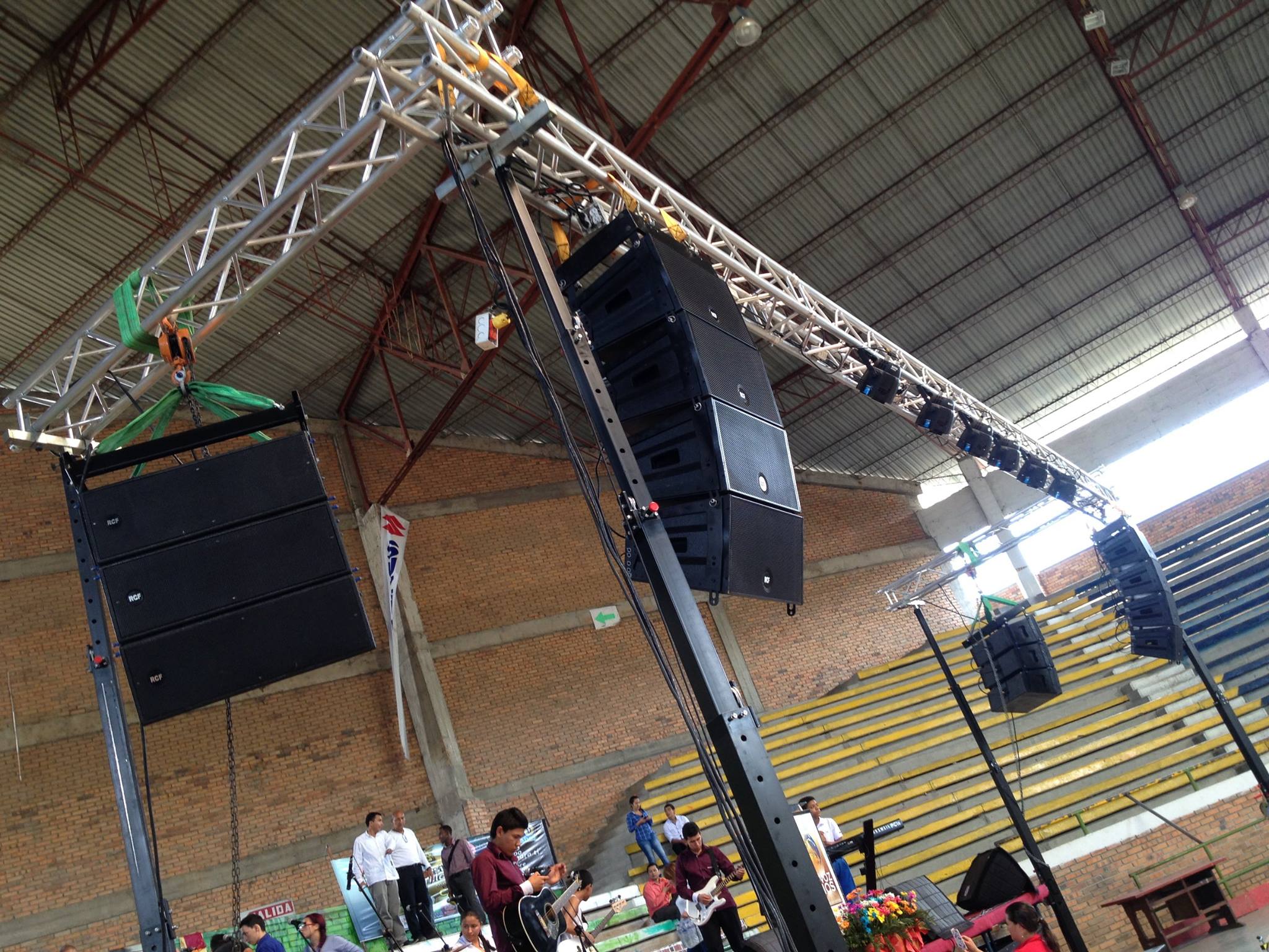 Stage with lifting towers @ Coliseo Cubierto Pitalito, Huila (Colombia)